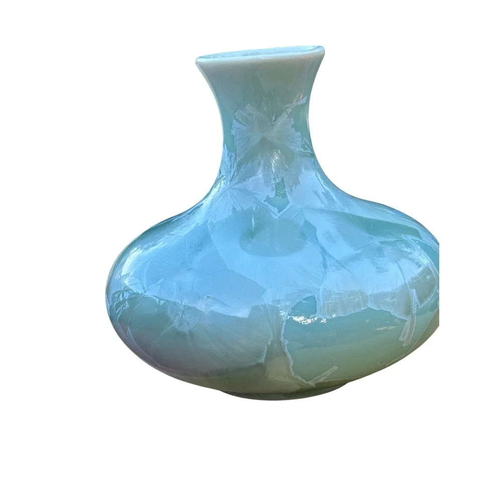 Kinmen Taiwan Crystalline Glaze Porcelain Vase 4.25